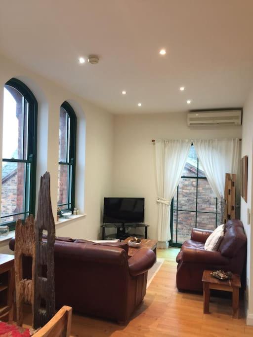 Converted Chapel Filey Floor To Ceiling Arch Window מראה חיצוני תמונה