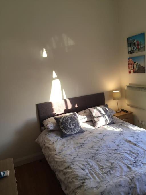 Converted Chapel Filey Floor To Ceiling Arch Window מראה חיצוני תמונה